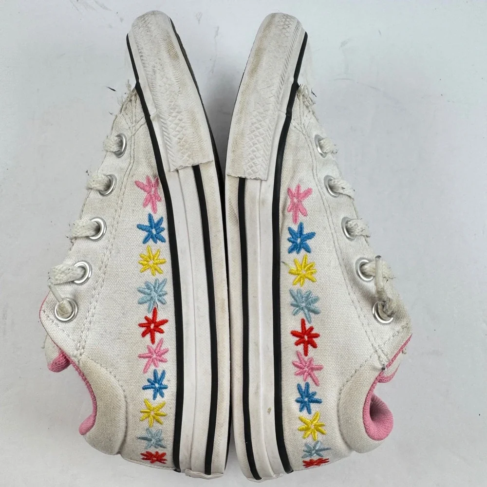Converse Chuck Taylor All Star Low Top White Floral Embroidered Kids Size 2